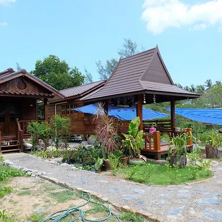 Woodpoint T&B House Hotel